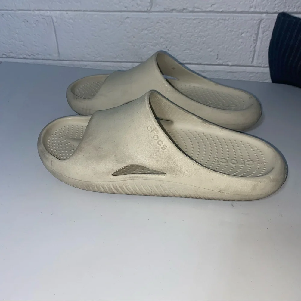 Crocs Men’s Mellow Recovery Slide in Bone Color Size 9 Slides Slip On Sandal